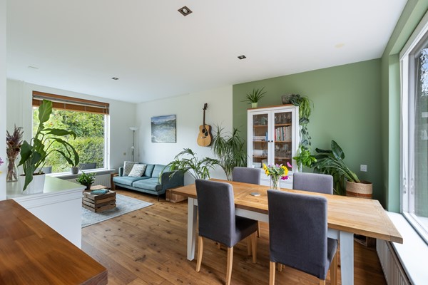 Foto - Te koop: Sfeervolle tussenwoning met groene oase!